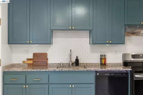 Kitchen - 1711 3rd St, Alameda, CA 94501 photo 2 of 3
