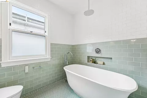 Bath - 2222 Blake St, Berkeley, CA 94704 photo 5 of 6