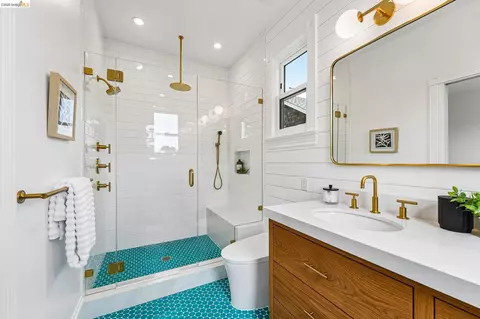 Bath - 2222 Blake St, Berkeley, CA 94704 photo 2 of 6