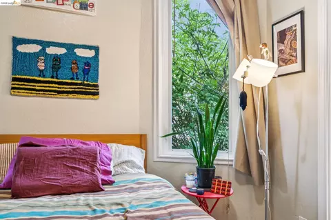 Bedroom - 1268 Alcatraz Ave, Berkeley, CA 94702 photo 12 of 14