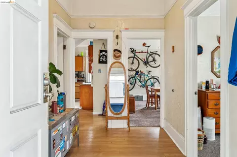 Entry Way - 1268 Alcatraz Ave, Berkeley, CA 94702 photo 2 of 3