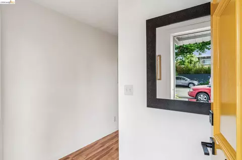 Entry Way - 1268 Alcatraz Ave, Berkeley, CA 94702 photo 1 of 3