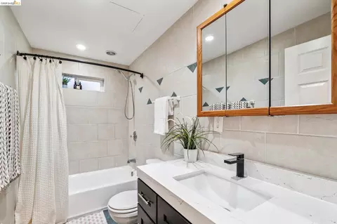 Bath - 1268 Alcatraz Ave, Berkeley, CA 94702 photo 2 of 4