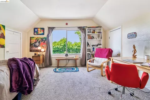 Bedroom - 1268 Alcatraz Ave, Berkeley, CA 94702 photo 13 of 14