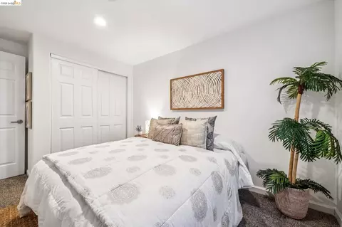 Bedroom - 1268 Alcatraz Ave, Berkeley, CA 94702 photo 5 of 14