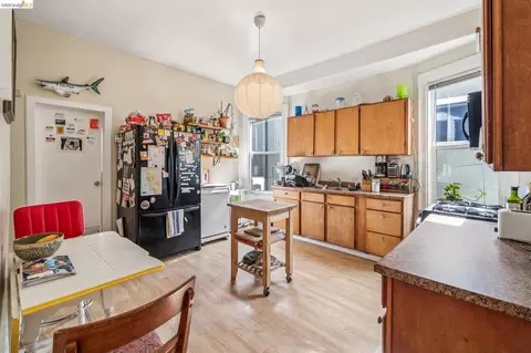 Kitchen - 1268 Alcatraz Ave, Berkeley, CA 94702 photo 5 of 6