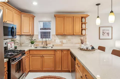 Kitchen - 1268 Alcatraz Ave, Berkeley, CA 94702 photo 3 of 6