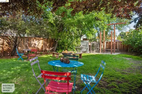 Exterior - 1268 Alcatraz Ave, Berkeley, CA 94702 photo 5 of 8