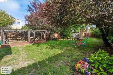 Exterior - 1268 Alcatraz Ave, Berkeley, CA 94702 photo 4 of 8