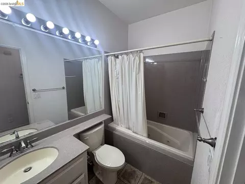 Bath - 5001 Meadow Pass Way, Antelope, CA 95843 photo 1 of 5