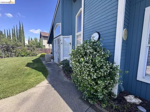 Exterior - 5001 Meadow Pass Way, Antelope, CA 95843 photo 7 of 12