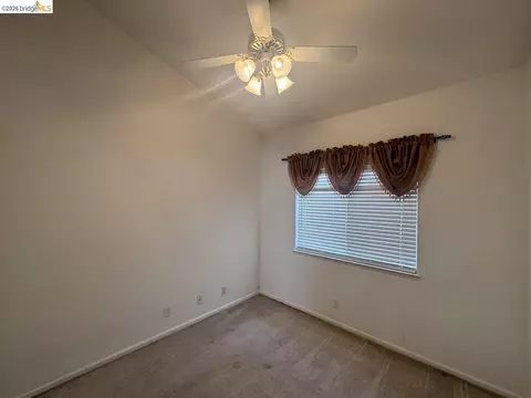 Bedroom - 5001 Meadow Pass Way, Antelope, CA 95843 photo 2 of 9