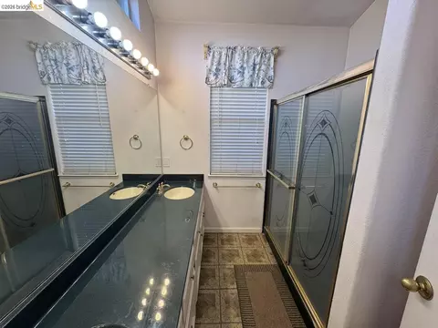 Bath - 5001 Meadow Pass Way, Antelope, CA 95843 photo 3 of 5