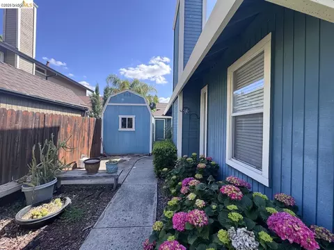 Exterior - 5001 Meadow Pass Way, Antelope, CA 95843 photo 9 of 12