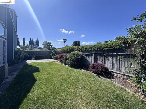 Exterior - 5001 Meadow Pass Way, Antelope, CA 95843 photo 5 of 12