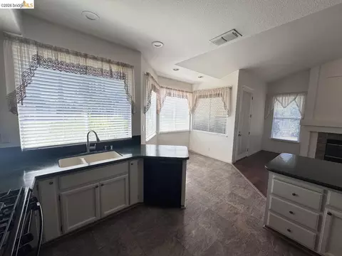 Kitchen - 5001 Meadow Pass Way, Antelope, CA 95843 photo 7 of 7
