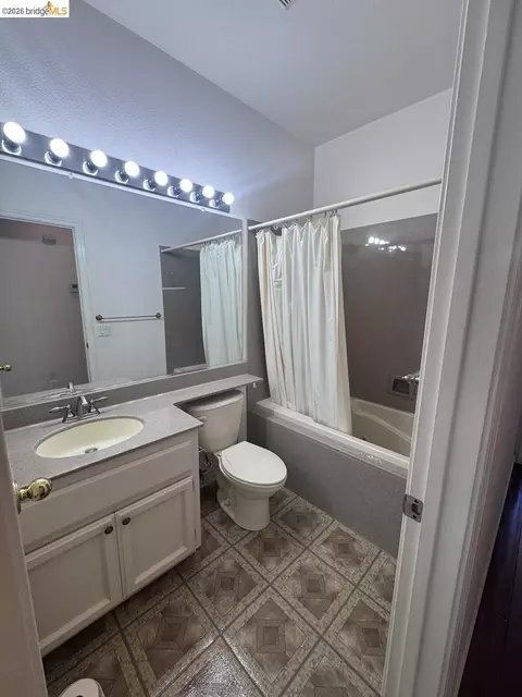 Bath - 5001 Meadow Pass Way, Antelope, CA 95843 photo 2 of 5