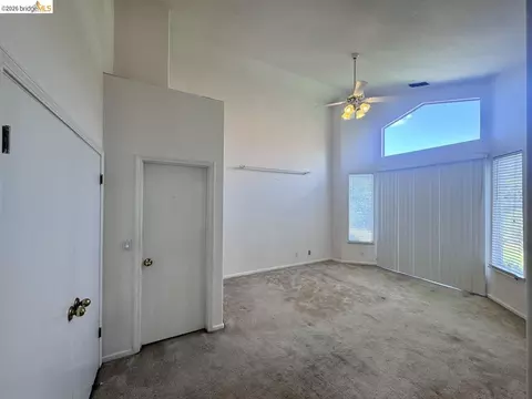 Bedroom - 5001 Meadow Pass Way, Antelope, CA 95843 photo 7 of 9
