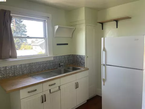Kitchen - 1239 Berkeley Way, Berkeley, CA 94702 photo 4 of 4