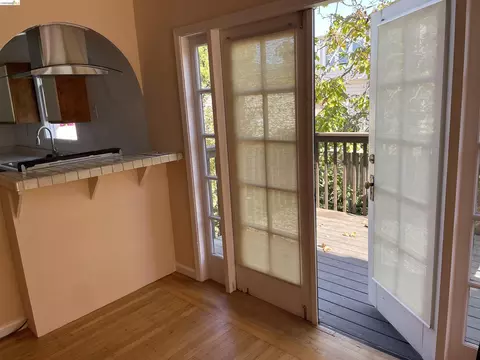 Entry Way - 1239 Berkeley Way, Berkeley, CA 94702 photo 2 of 2