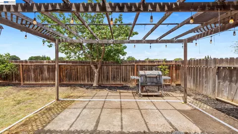 Exterior - 1571 Spring Ct, Tracy, CA 95376 photo 1 of 6