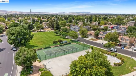 View/Area - 1571 Spring Ct, Tracy, CA 95376 photo 5 of 6