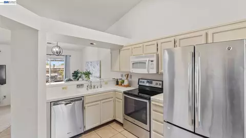 Kitchen - 1571 Spring Ct, Tracy, CA 95376 photo 3 of 3