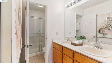 Bath - 1571 Spring Ct, Tracy, CA 95376 photo 1 of 2