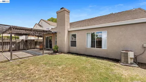 Exterior - 1571 Spring Ct, Tracy, CA 95376 photo 5 of 6