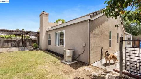 Exterior - 1571 Spring Ct, Tracy, CA 95376 photo 4 of 6