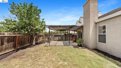 Exterior - 1571 Spring Ct, Tracy, CA 95376 photo 3 of 6