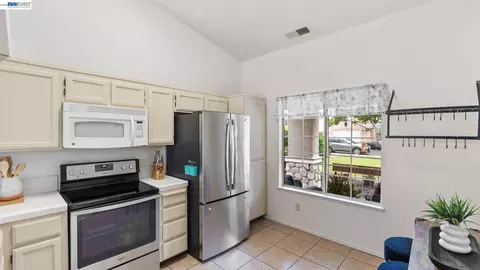Kitchen - 1571 Spring Ct, Tracy, CA 95376 photo 1 of 3