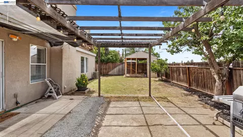 Exterior - 1571 Spring Ct, Tracy, CA 95376 photo 2 of 6