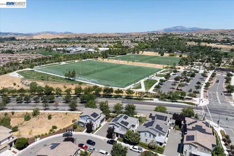 View/Area - 3957 Scottfield St, Dublin, CA 94568 photo 4 of 5