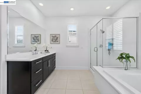 Bath - 3957 Scottfield St, Dublin, CA 94568 photo 2 of 4