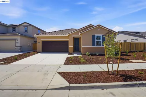 16047 Pirates Cove Ln, Lathrop, CA 95330