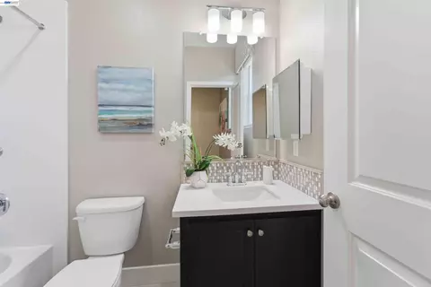 Bath - 1661 Centre Pointe Dr, Milpitas, CA 95035 photo 2 of 3