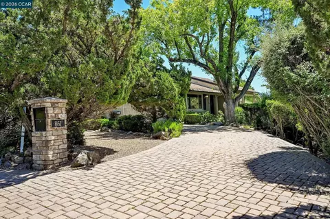861 Holly Hill Dr, Walnut Creek, CA 94596