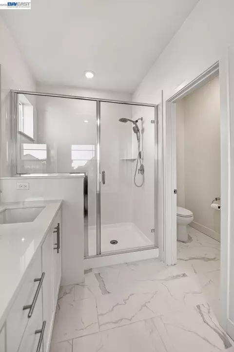 Bath - 6065 Bullion Ln, Dublin, CA 94568 photo 6 of 11