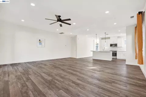 Living - 6065 Bullion Ln, Dublin, CA 94568 photo 4 of 5