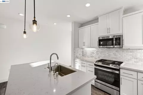 Kitchen - 6065 Bullion Ln, Dublin, CA 94568 photo 4 of 5