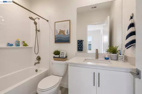 Bath - 6065 Bullion Ln, Dublin, CA 94568 photo 3 of 11
