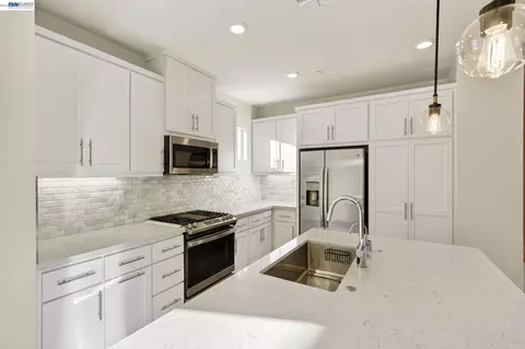 Kitchen - 6065 Bullion Ln, Dublin, CA 94568 photo 3 of 5