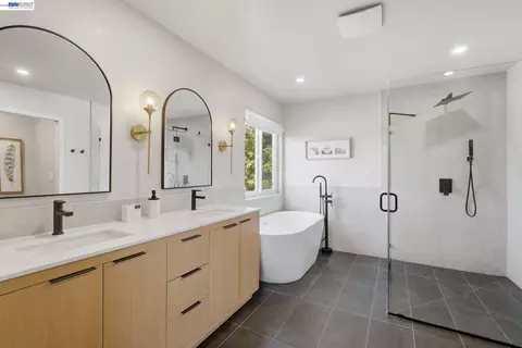 Bath - 27836 E 16th St, Hayward, CA 94544 photo 1 of 4