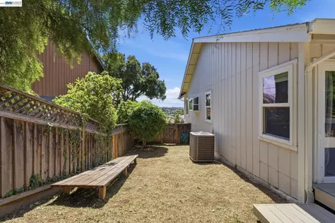 Exterior - 27836 E 16th St, Hayward, CA 94544 photo 6 of 9