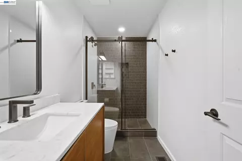 Bath - 27836 E 16th St, Hayward, CA 94544 photo 4 of 4