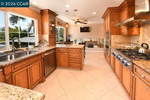 Kitchen - 1894 Sagewood Ct, Concord, CA 94521 photo 4 of 7