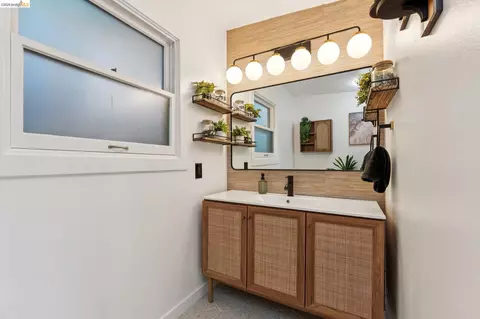 Bath - 2301 Oak St, Berkeley, CA 94708 photo 2 of 9