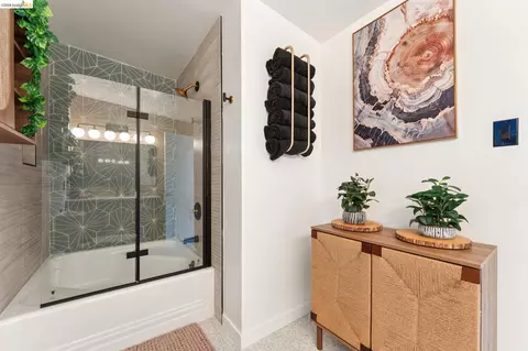 Bath - 2301 Oak St, Berkeley, CA 94708 photo 6 of 9