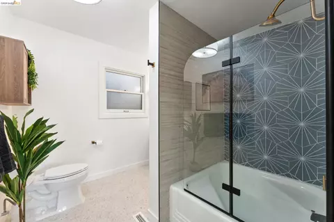 Bath - 2301 Oak St, Berkeley, CA 94708 photo 4 of 9